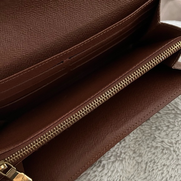 Louis Vuitton Wallet Authentic - Picture 5 of 12